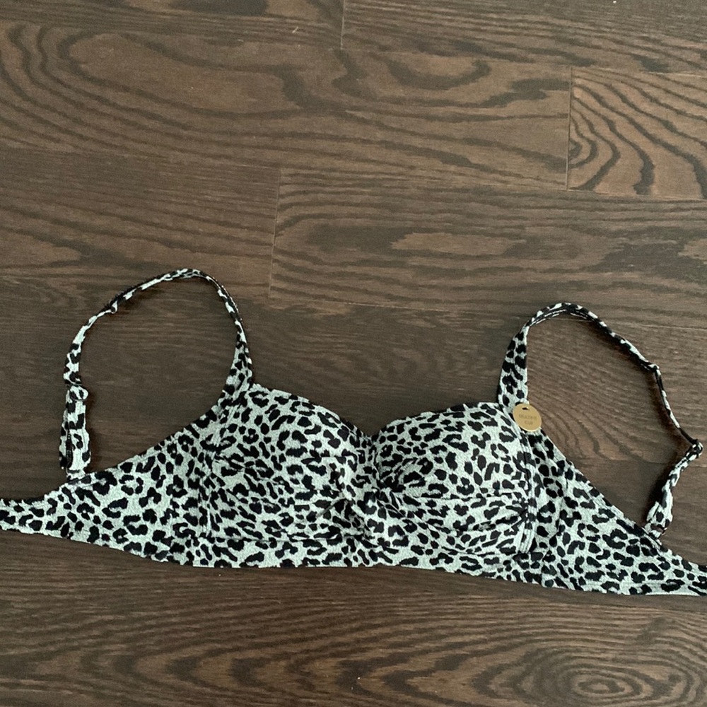 3/$25

Niptuk swim top- size 6